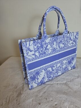 Blue & White Medium Printed Tote Bag
